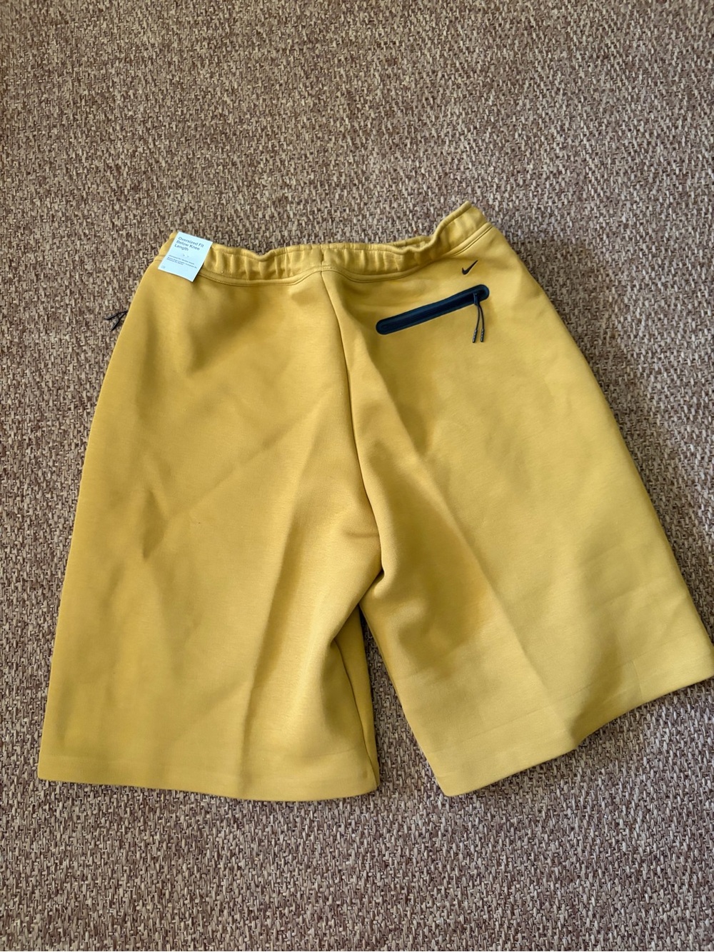 Nike Tech Fleece Oversized Shorts Tan Beige Men’s Size Large HV6539-352 - Picture 2 of 4